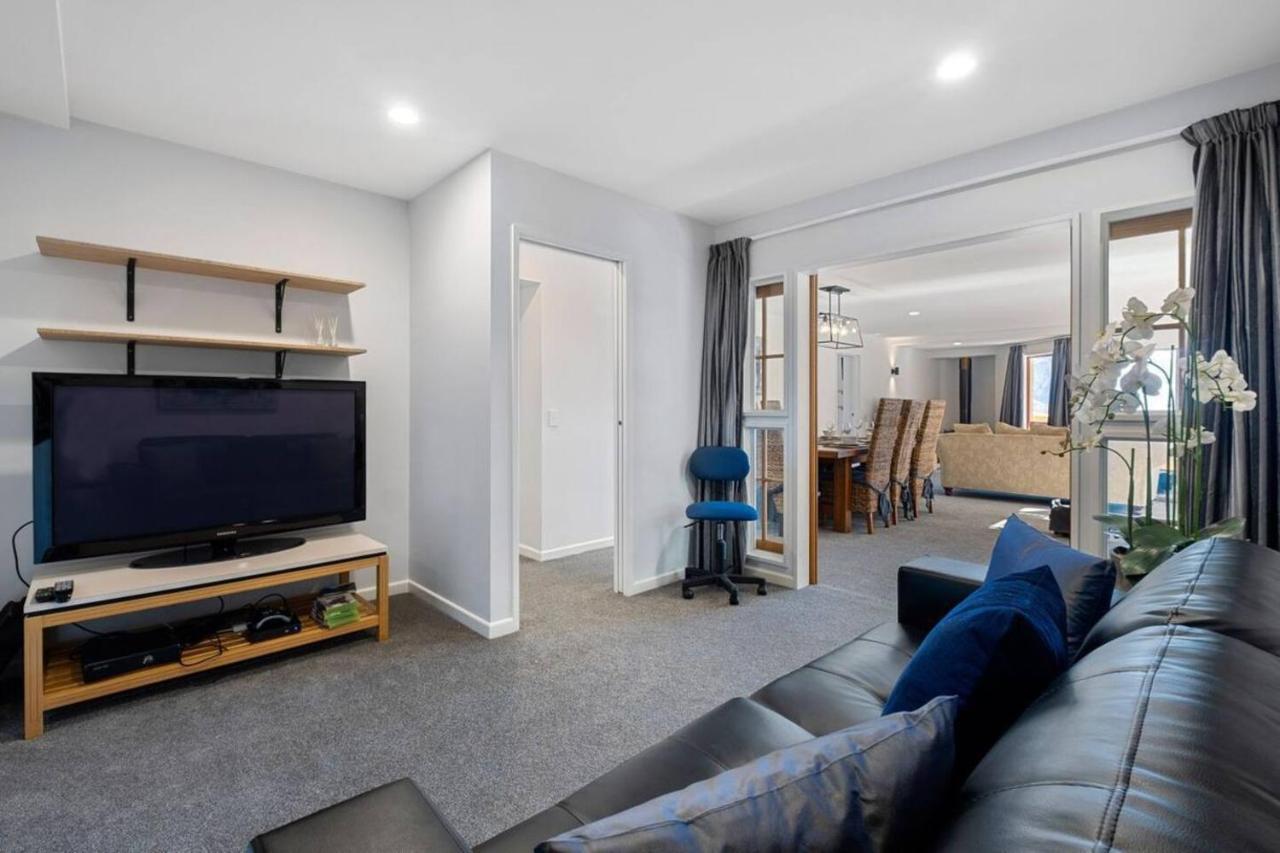 Magnificent Apartment With Great Views! Queenstown Bagian luar foto