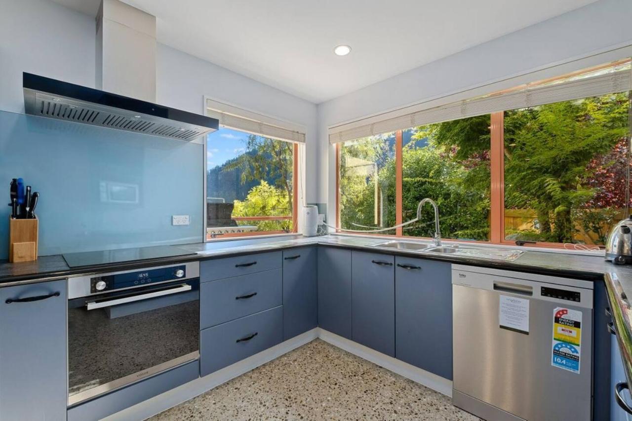 Magnificent Apartment With Great Views! Queenstown Bagian luar foto