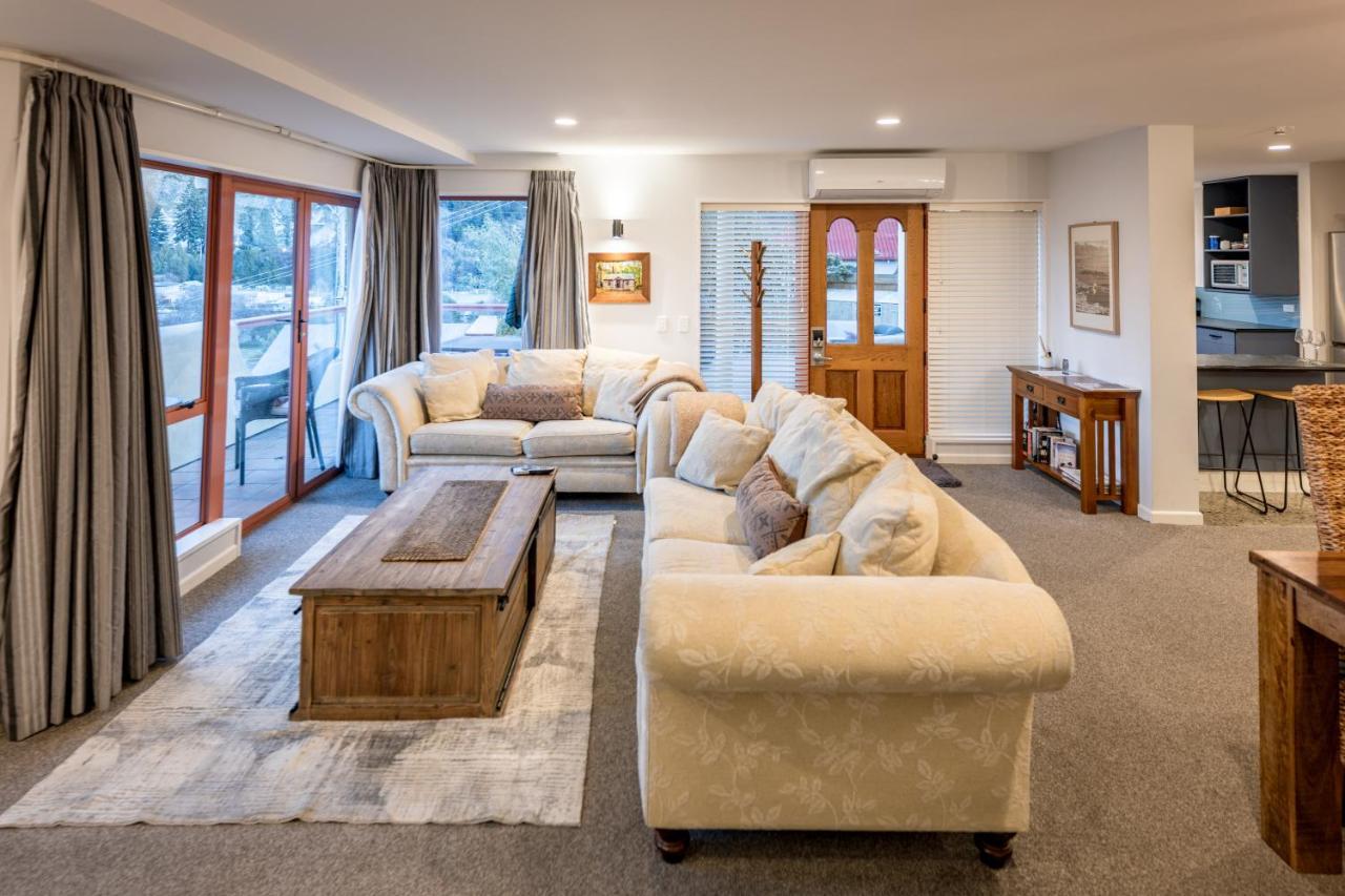 Magnificent Apartment With Great Views! Queenstown Bagian luar foto