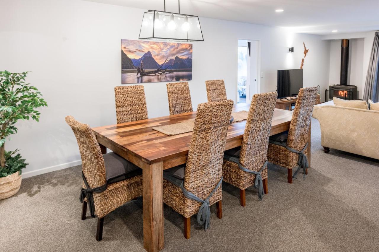 Magnificent Apartment With Great Views! Queenstown Bagian luar foto