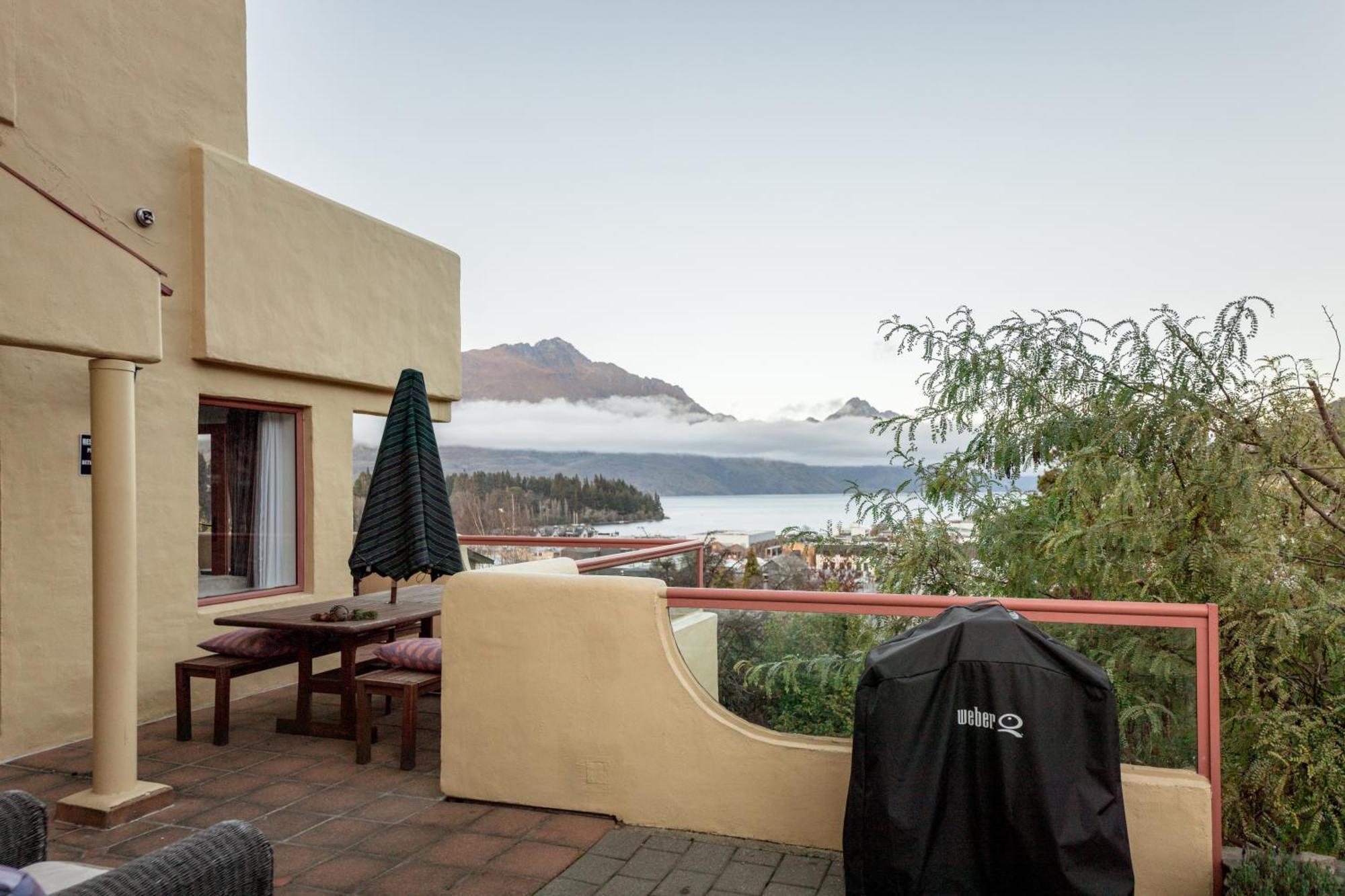 Magnificent Apartment With Great Views! Queenstown Bagian luar foto